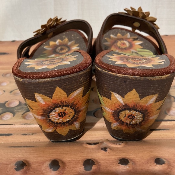 Cottage Core Sunflower Sandals Heels 9 - Picture 9 of 15